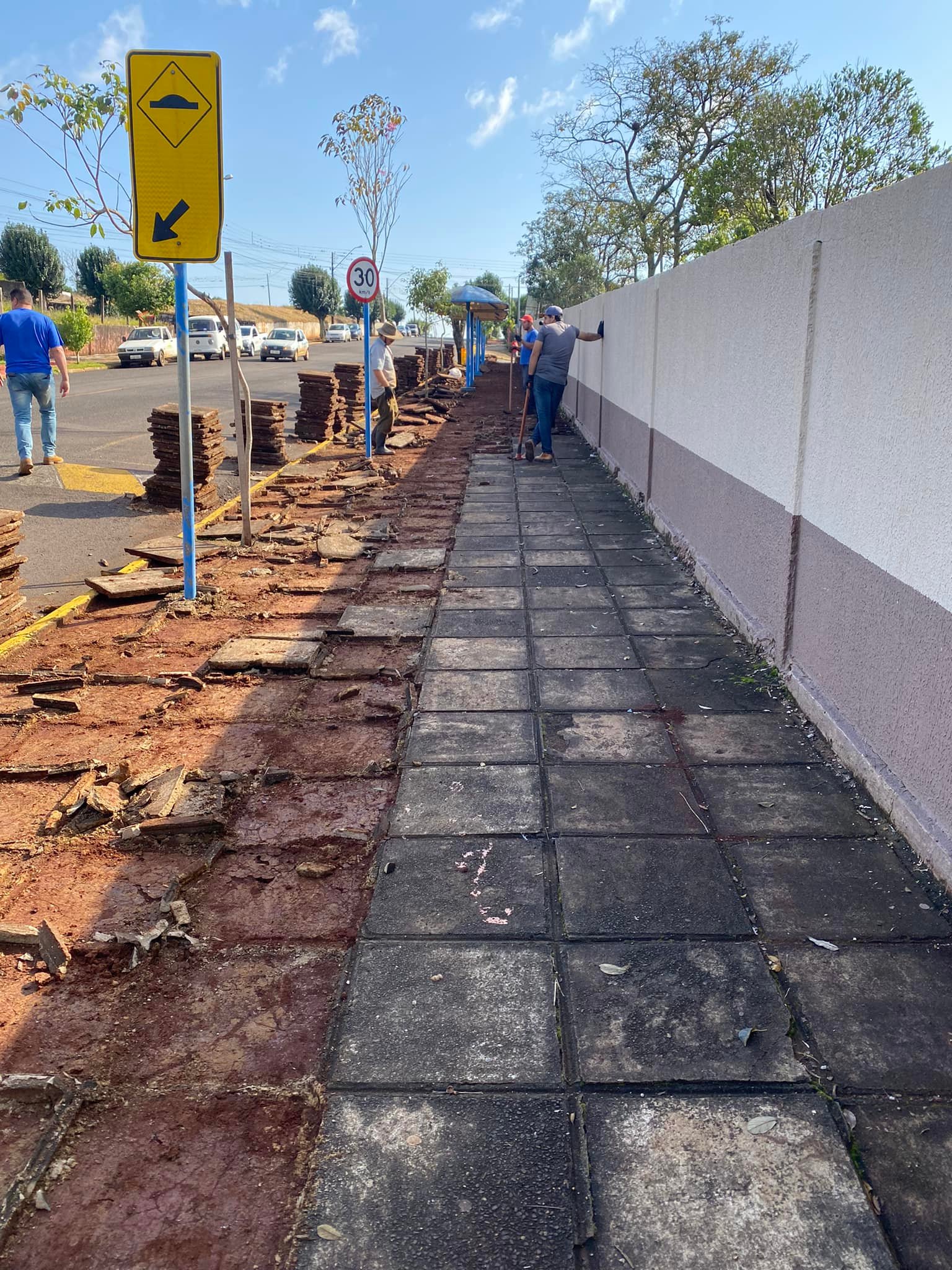 Obra de pavimentação com PAVER dos passeios no Colégio Est. Pres. Arthur da Costa e Silva